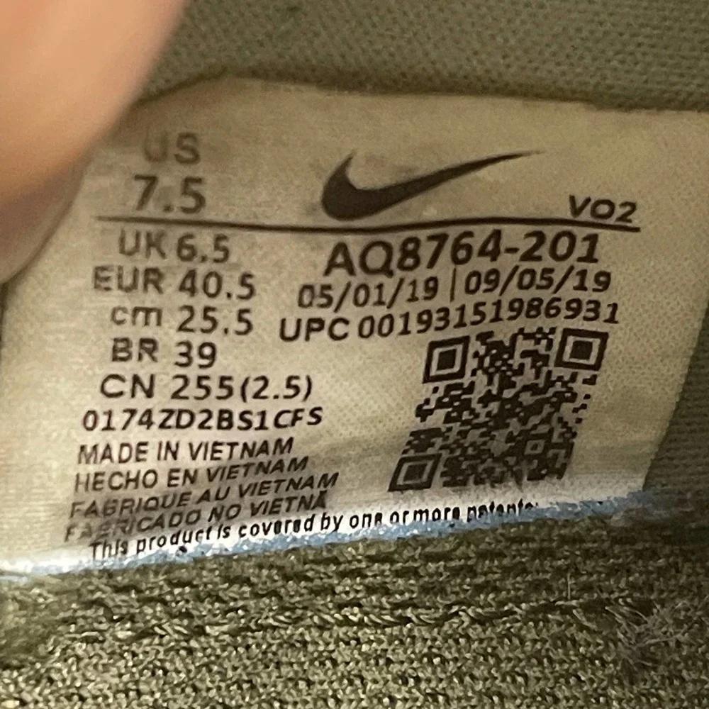 Nike Air Edge 270 Olive‎ Mid Top Sneakers Mens 7 1/2 3434 L.5.7